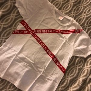 MAC Cosmetics “Everyday is world AIDS day” T Shirt